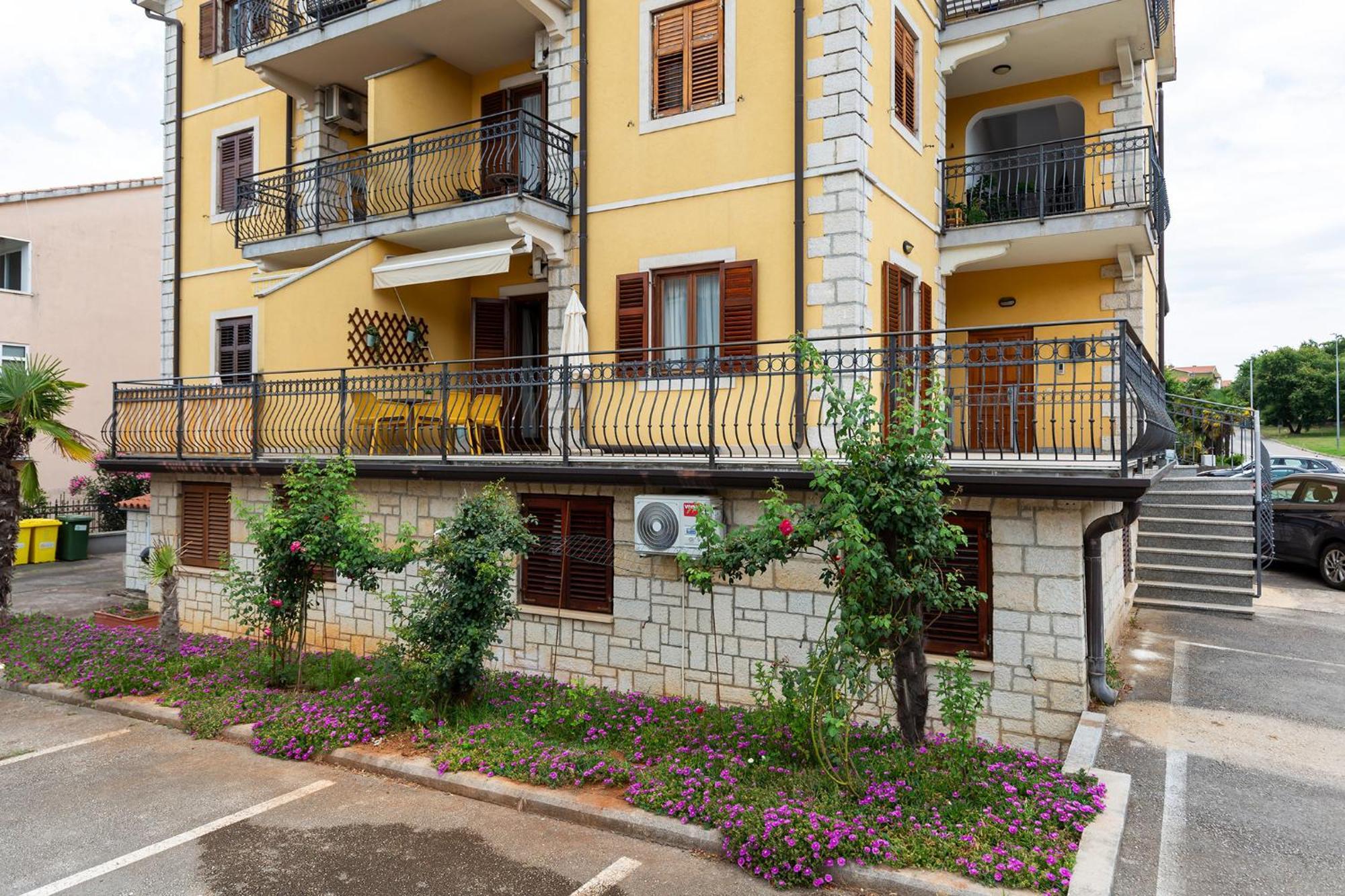 Apartment Mare Poreč Exteriör bild